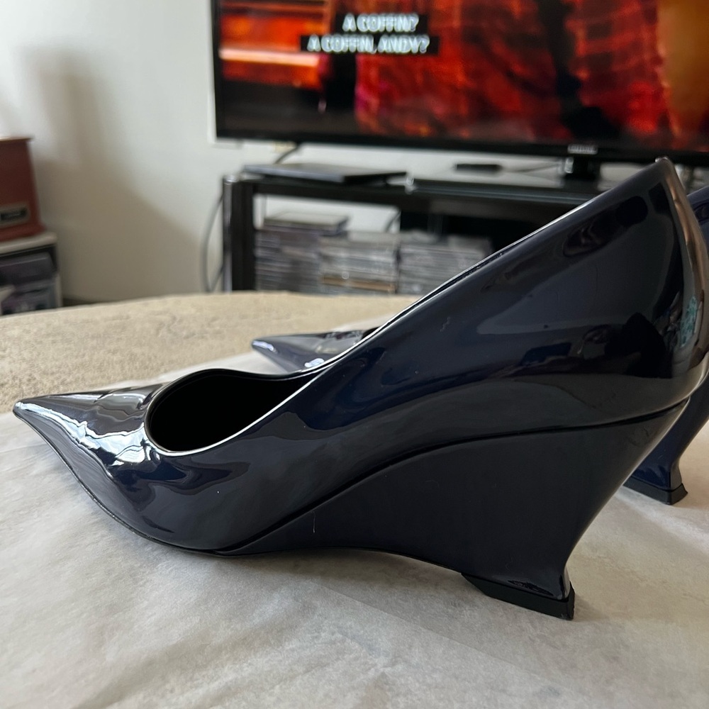 Salvatore Ferragamo Dark Navy Pointed Heels in a size 10 Medium…EUC - Picture 4 of 15